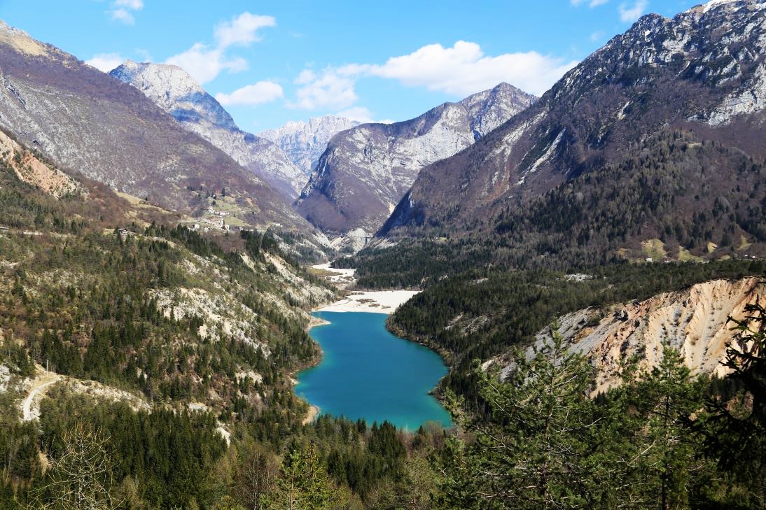 Lago_del_Vajont.jpg