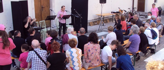 Pubblico in piazza Farra d'Alpago